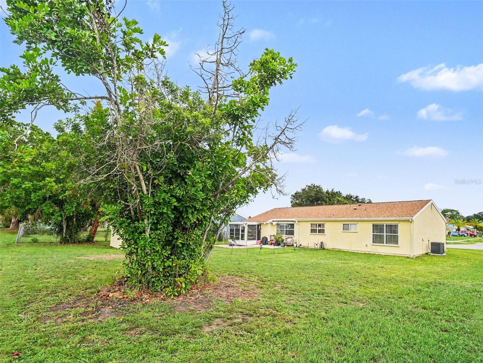 2473 FAIRBROOK ST — photo 32