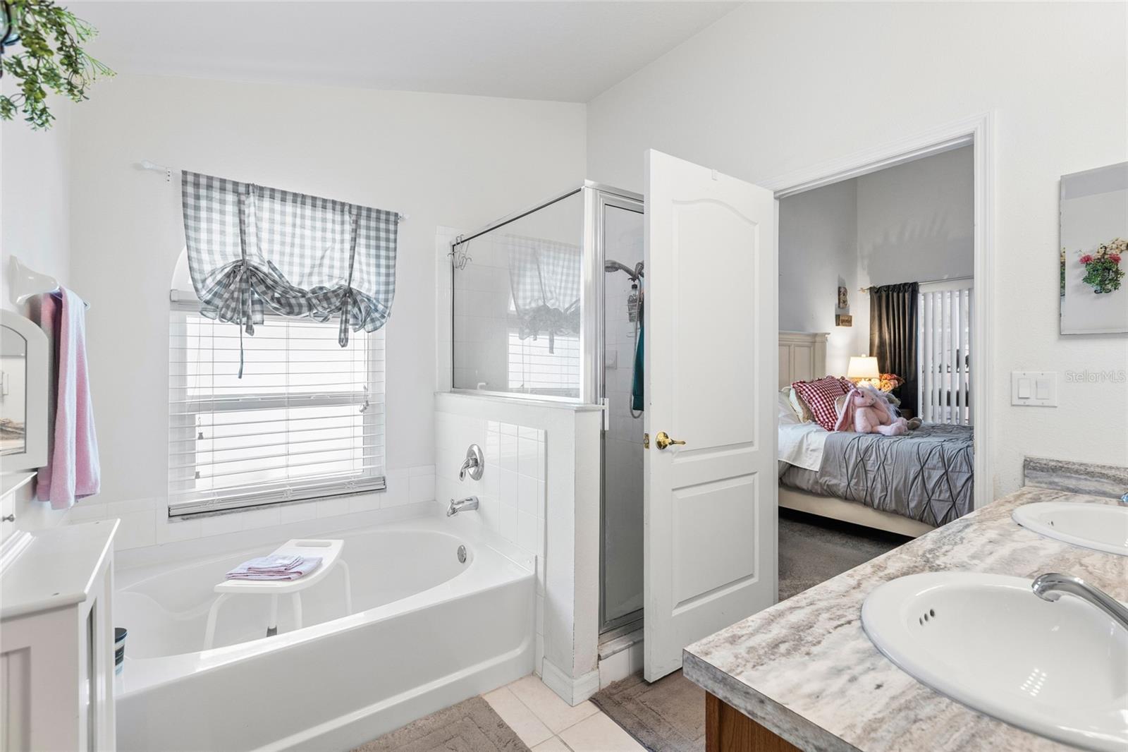 614 SOMERSTONE DR — photo 28