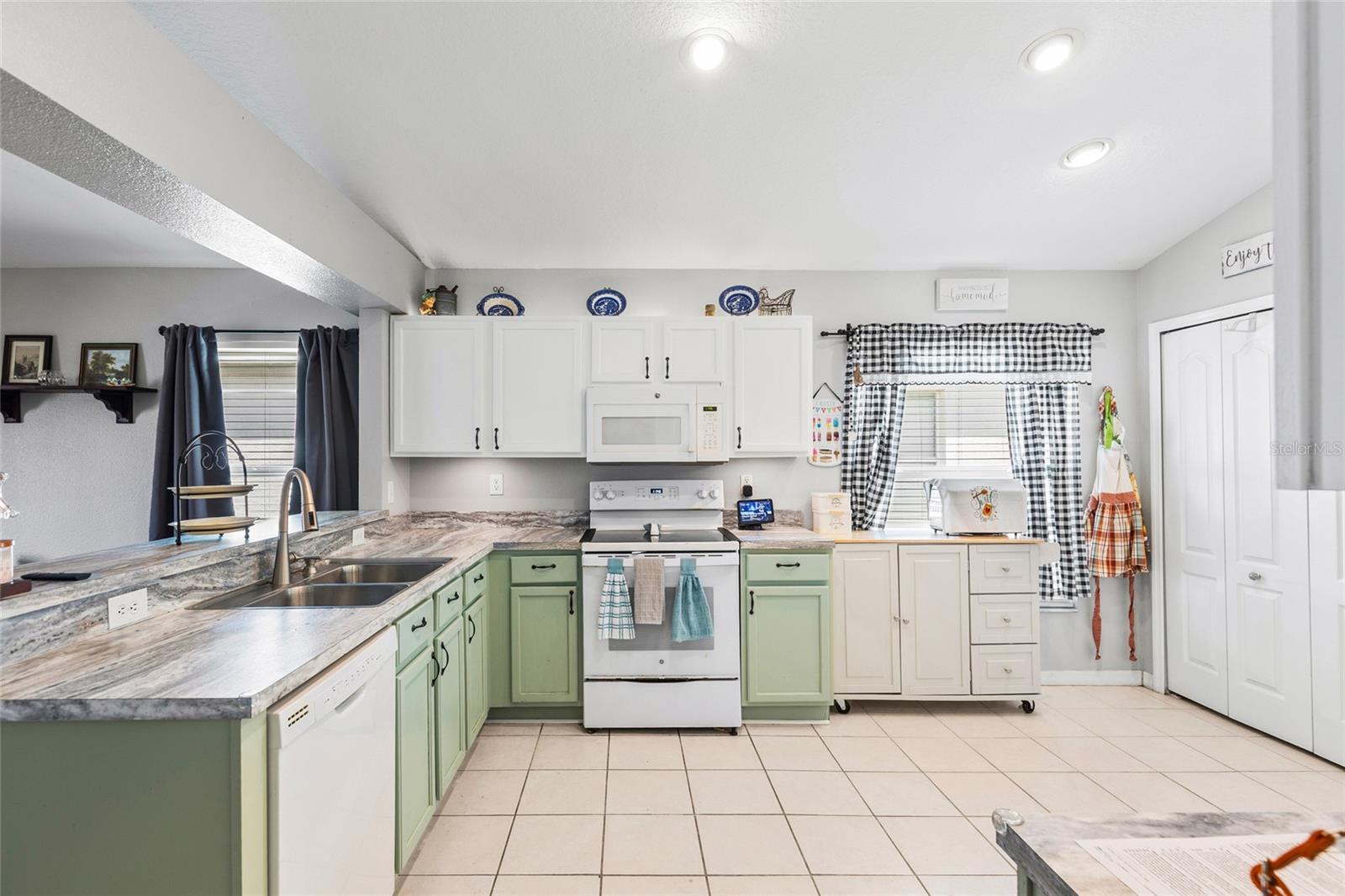 614 SOMERSTONE DR — photo 15