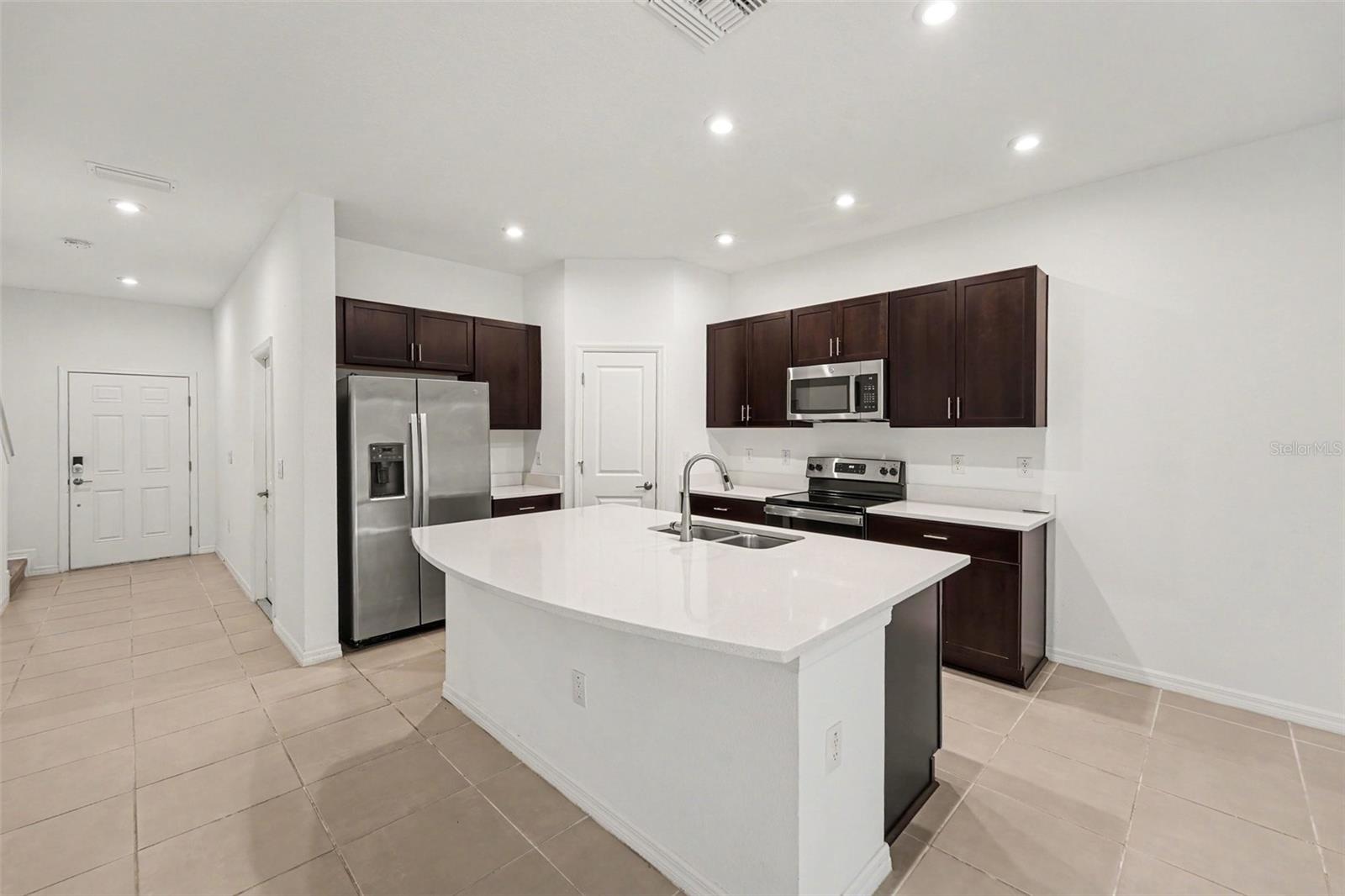 10573 OAKSIDE DR — photo 3