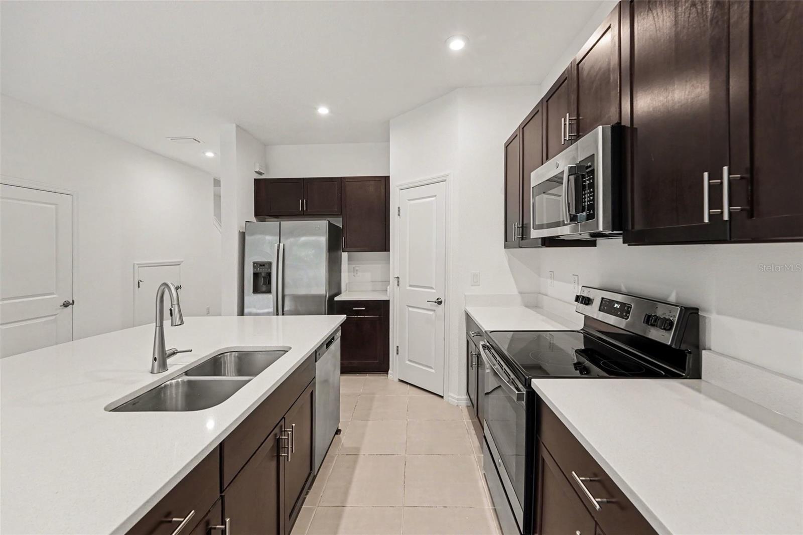 10573 OAKSIDE DR — photo 7