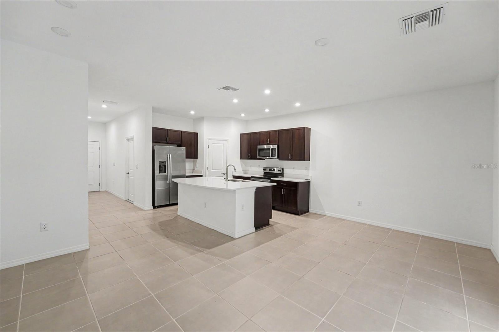 10573 OAKSIDE DR — photo 4