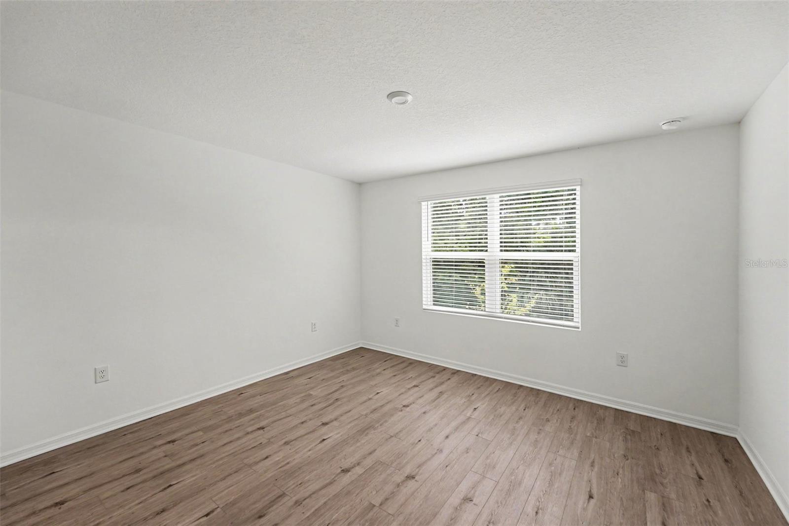 10573 OAKSIDE DR — photo 10
