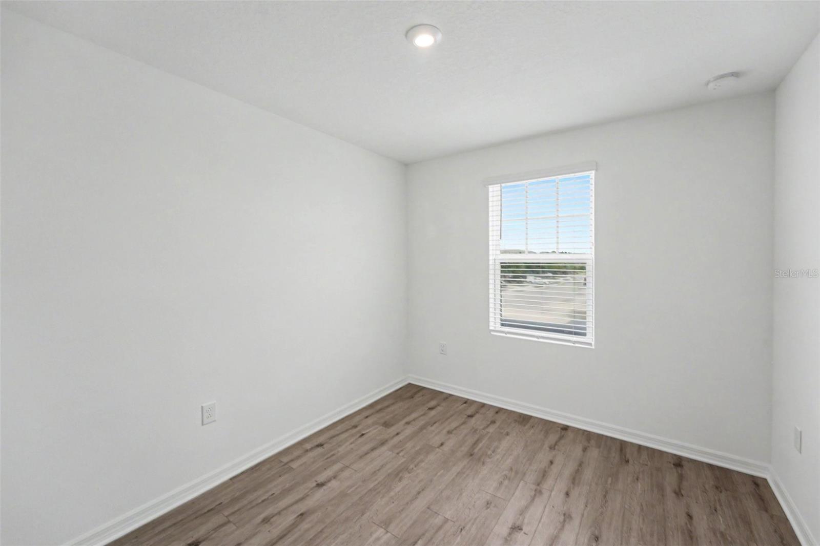 10573 OAKSIDE DR — photo 13
