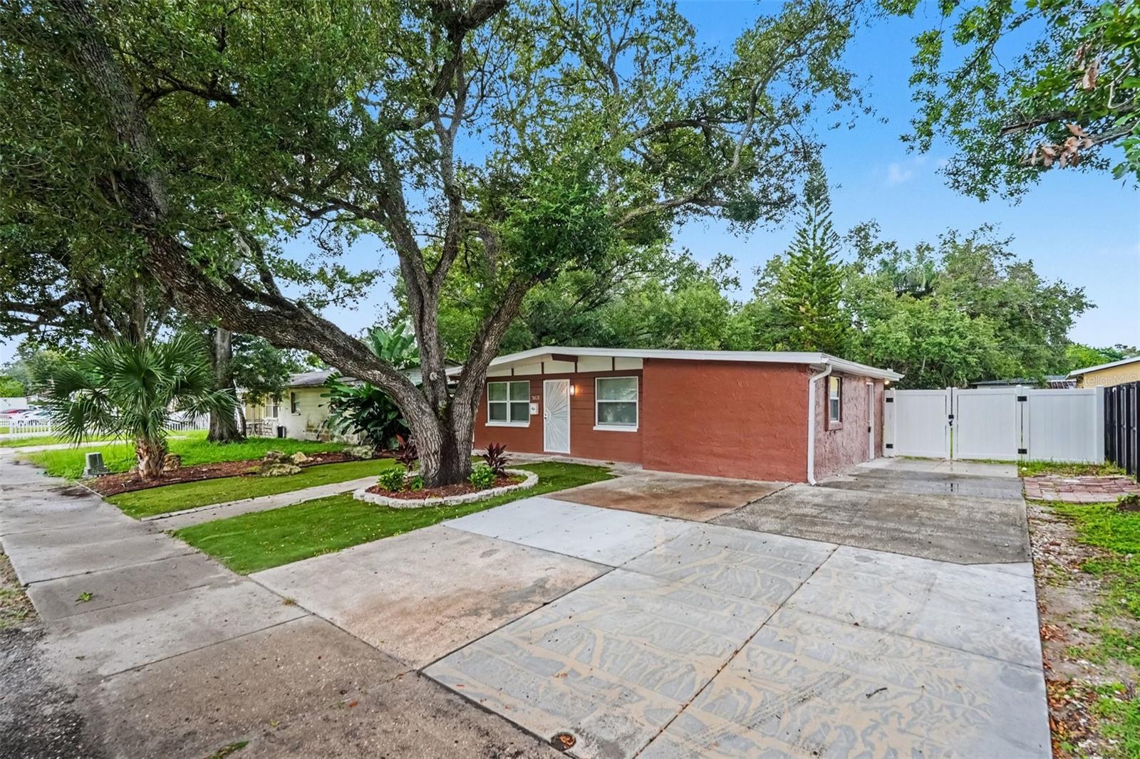 1503 W LINEBAUGH AVE — photo 15