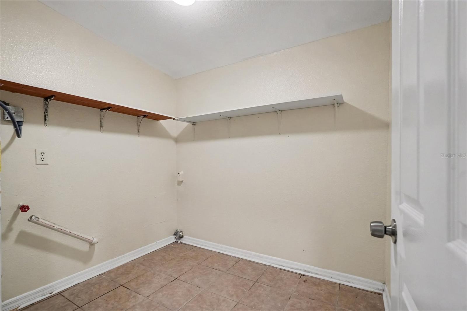 1503 W LINEBAUGH AVE — photo 6