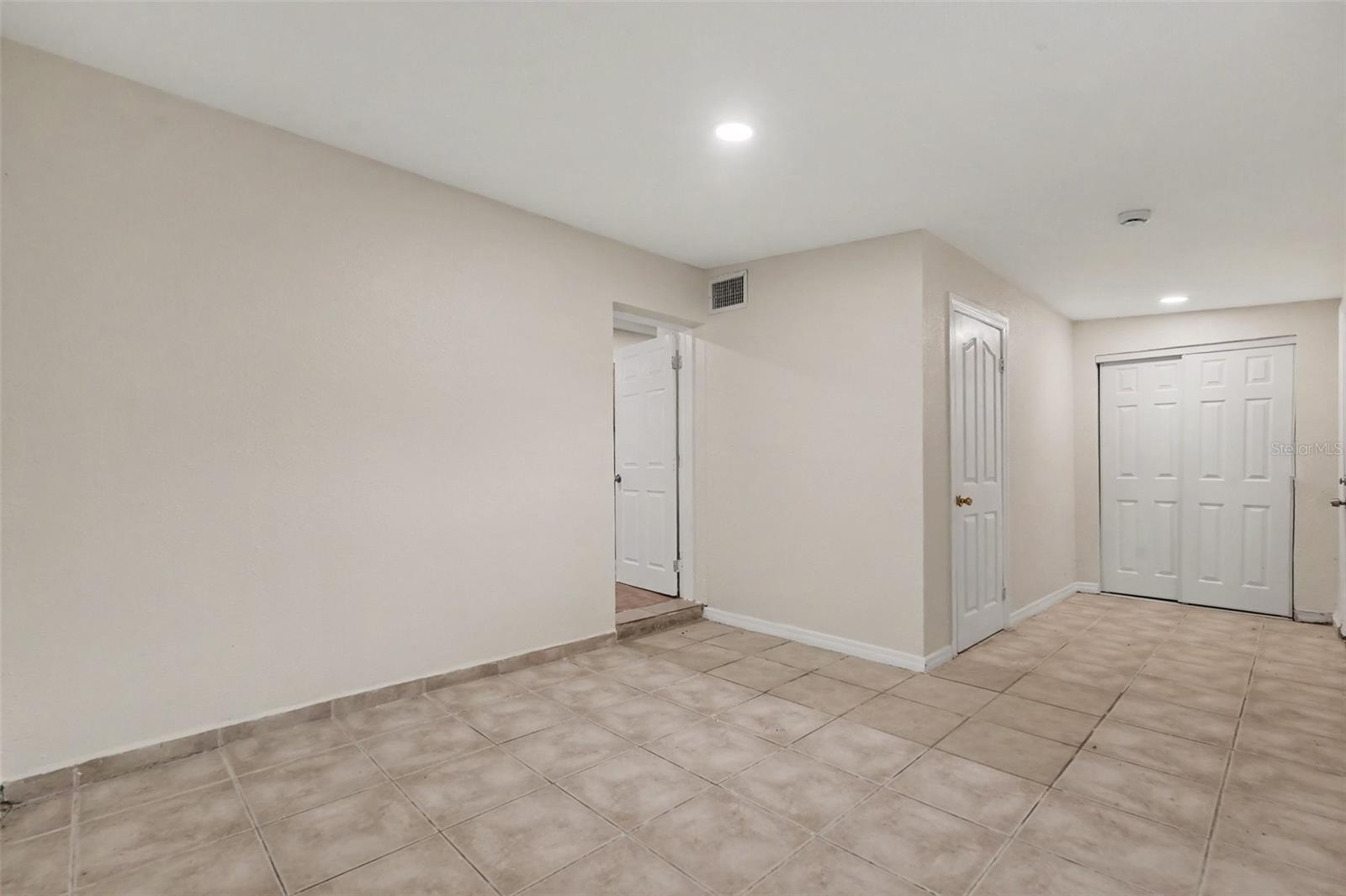 1503 W LINEBAUGH AVE — photo 13