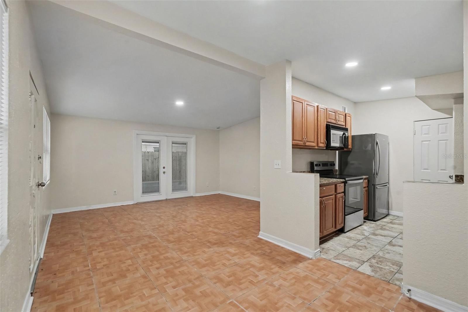 1503 W LINEBAUGH AVE — photo 2