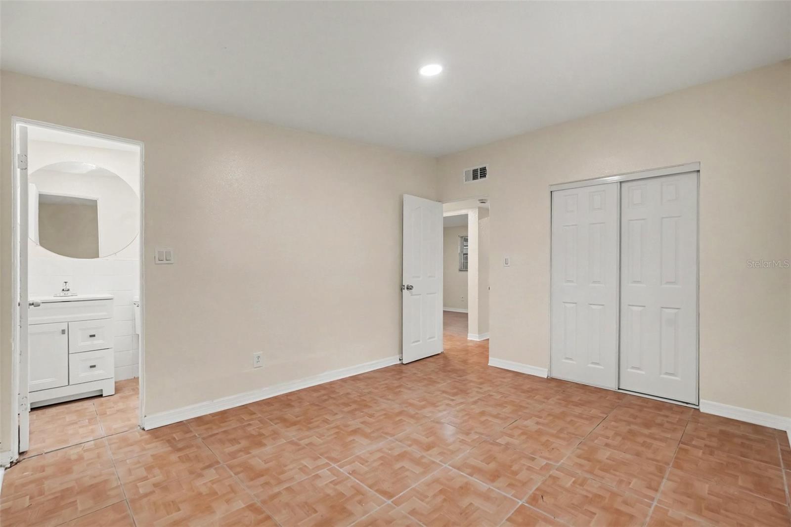 1503 W LINEBAUGH AVE — photo 7