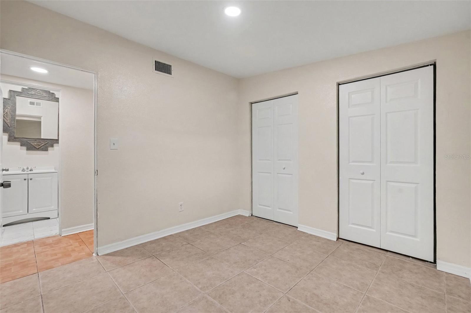 1503 W LINEBAUGH AVE — photo 9