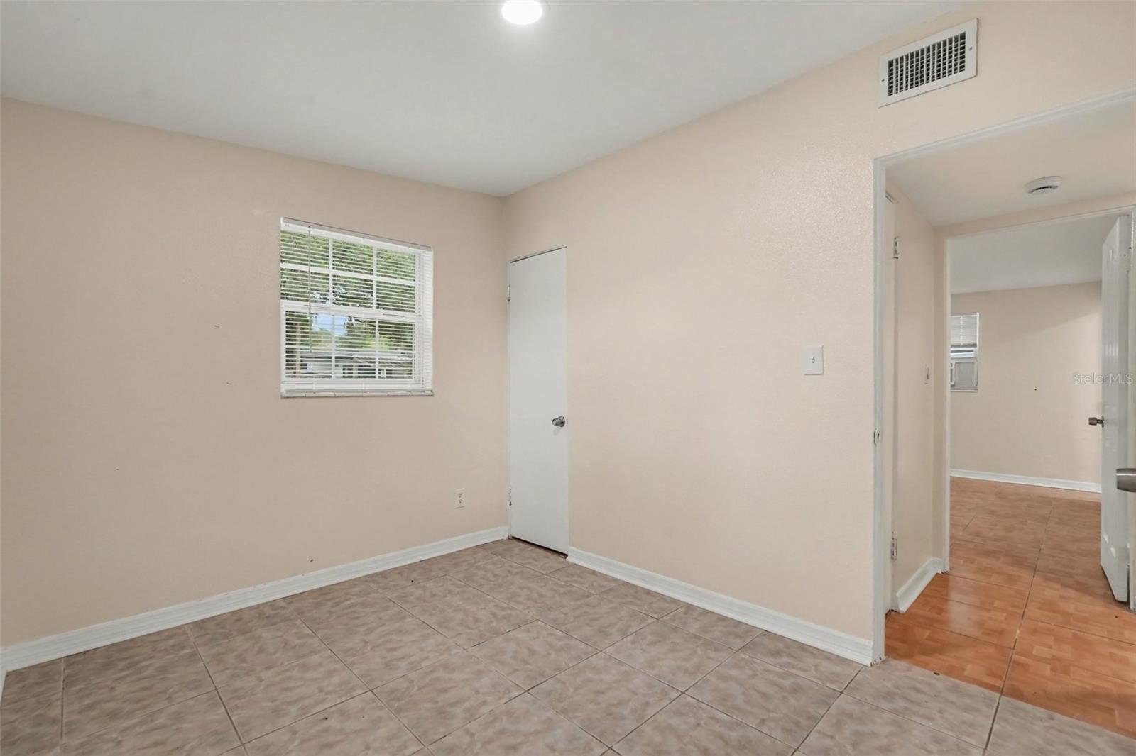 1503 W LINEBAUGH AVE — photo 10
