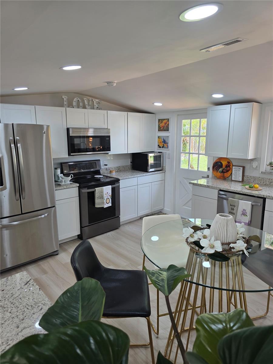 1205 WILLIS AVE — photo 30