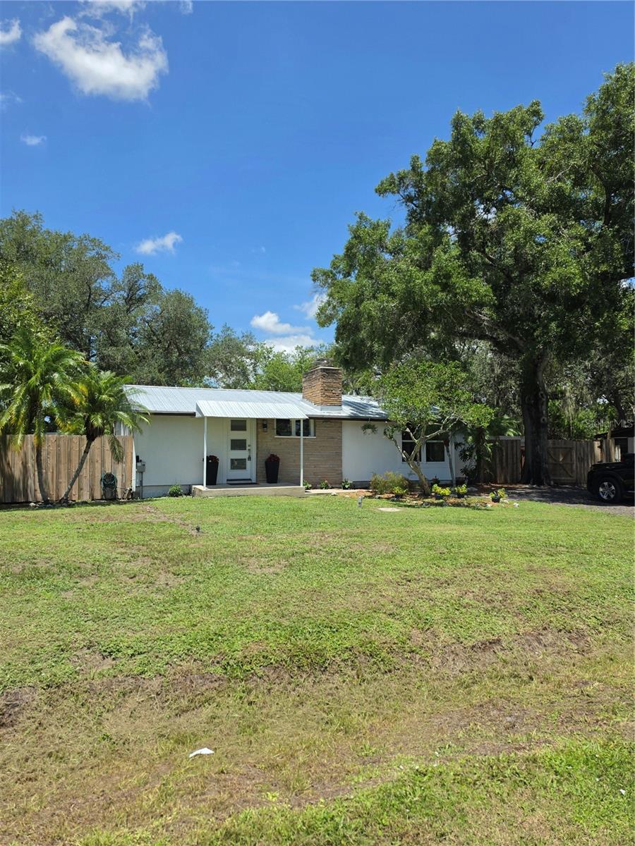 1205 WILLIS AVE — photo 4