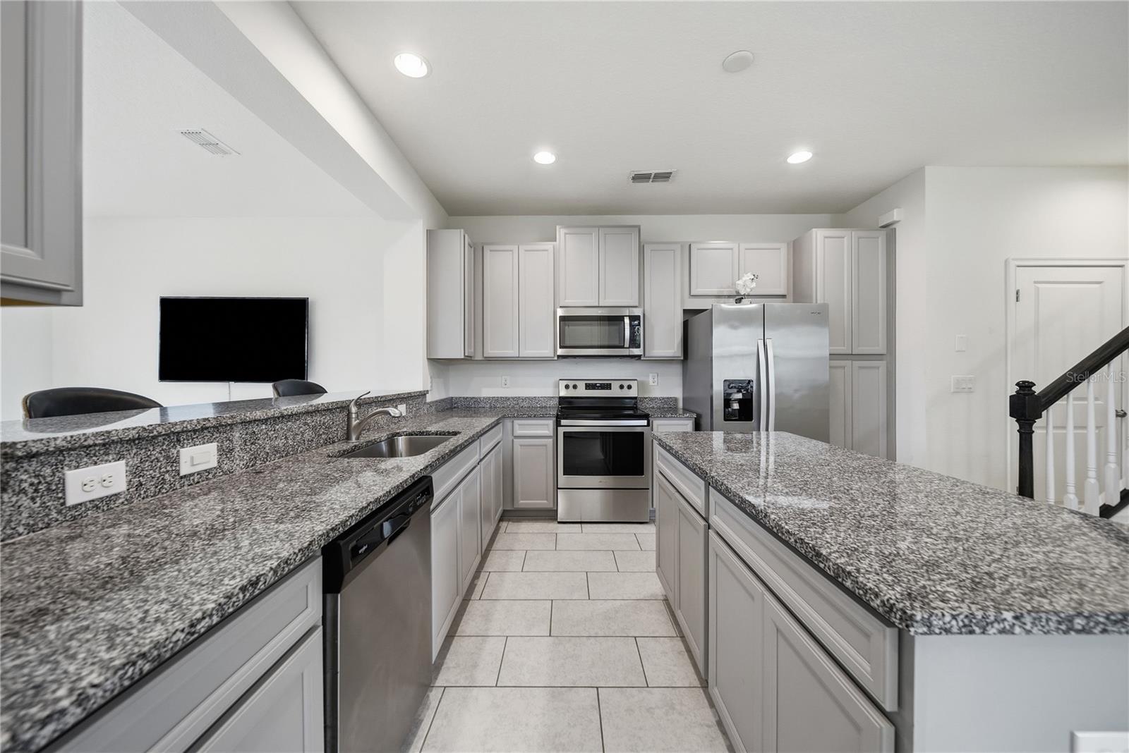 5553 PLEASANTVIEW CT — photo 10