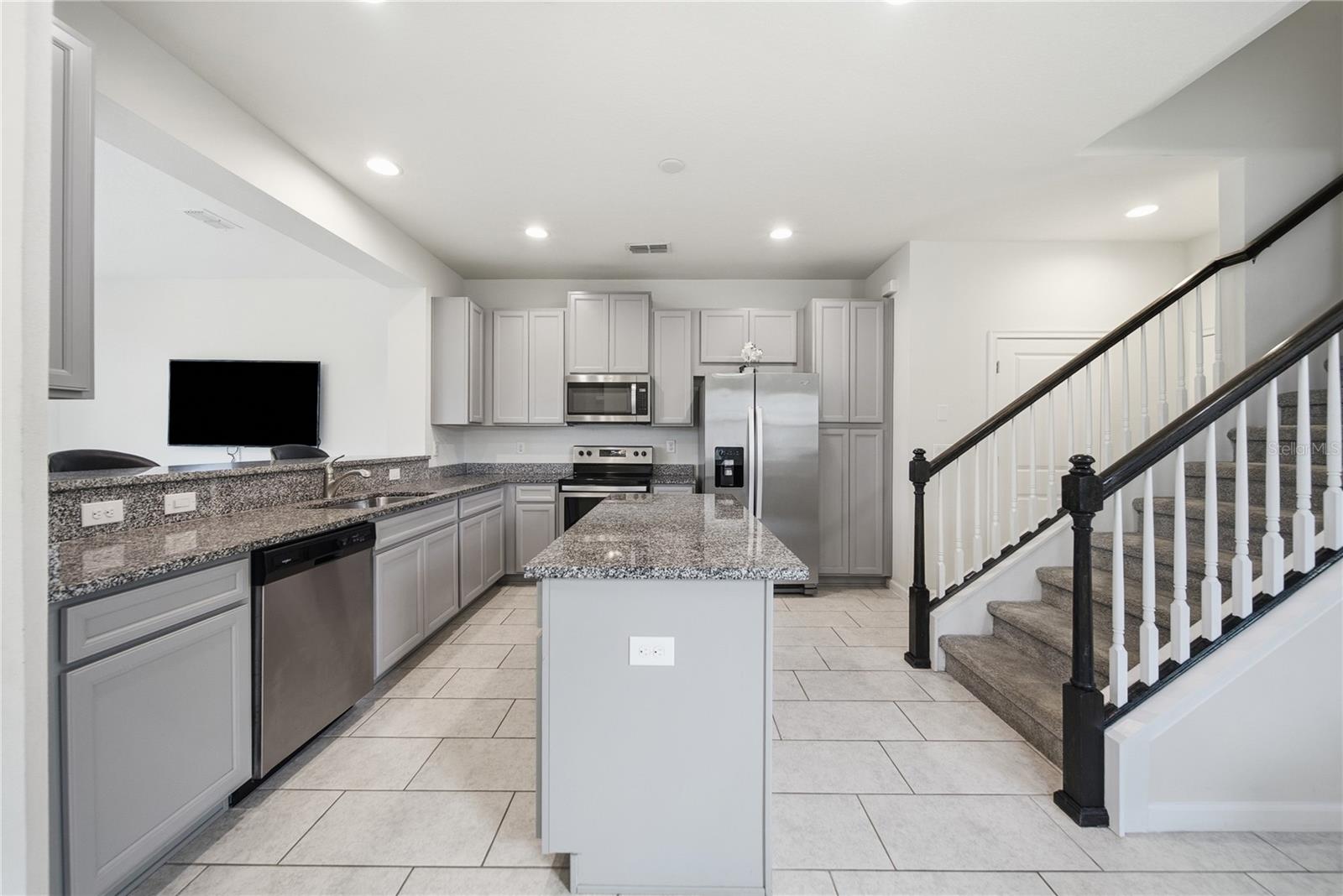 5553 PLEASANTVIEW CT — photo 12