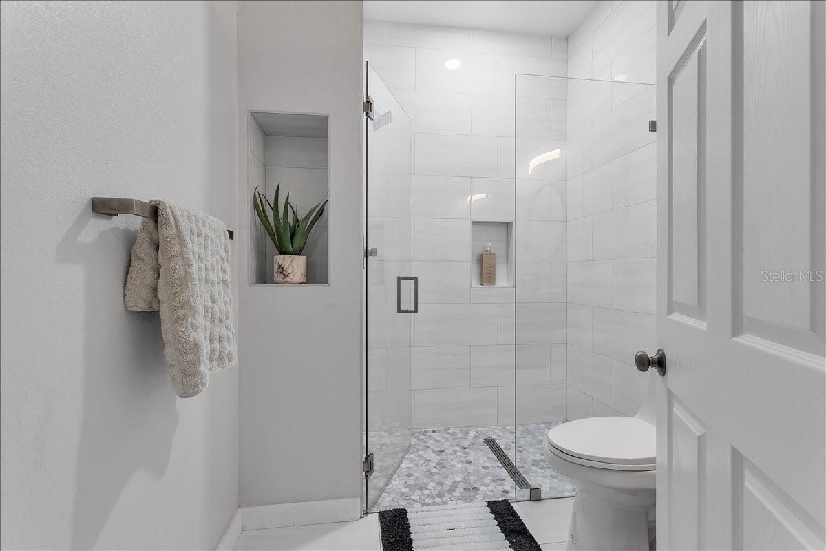 2402 W FIG ST — photo 18