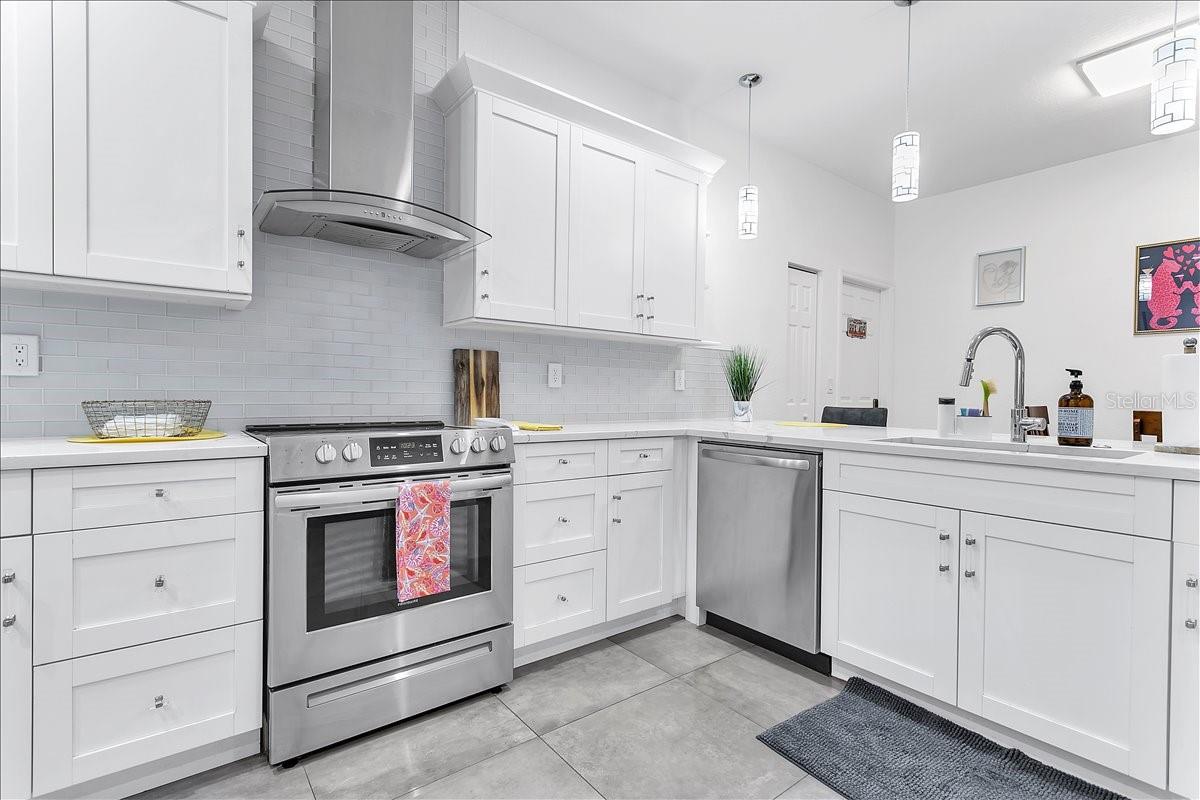 2402 W FIG ST — photo 28