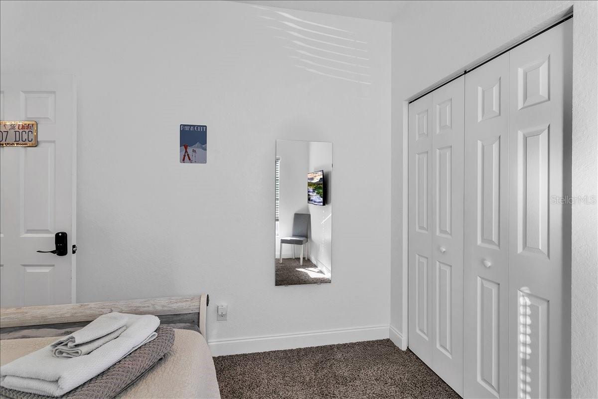 2402 W FIG ST — photo 9