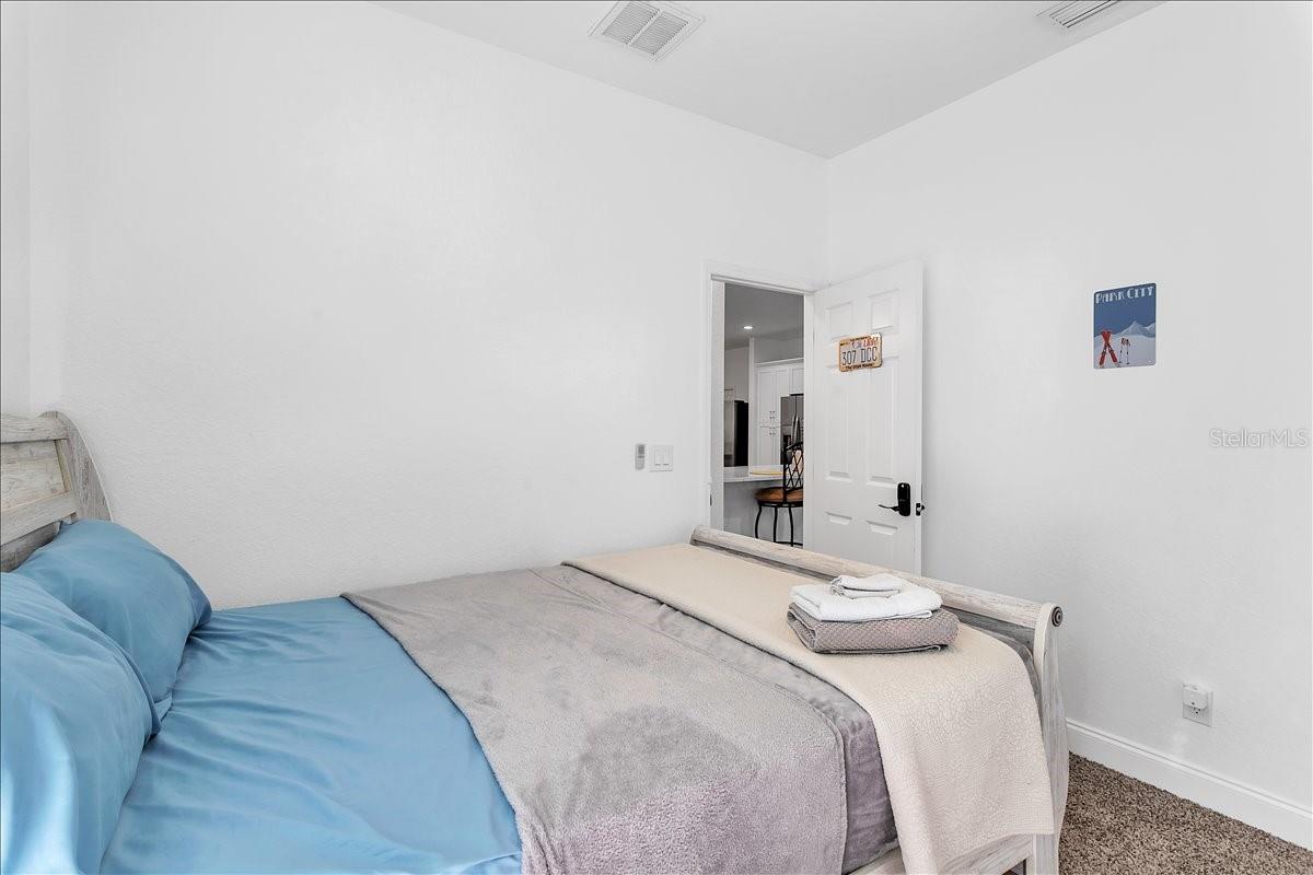 2402 W FIG ST — photo 8