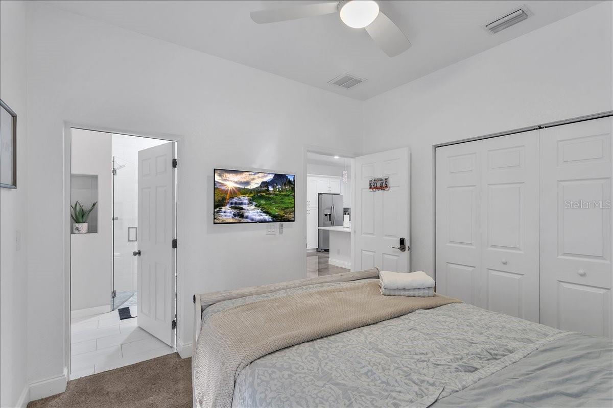 2402 W FIG ST — photo 15