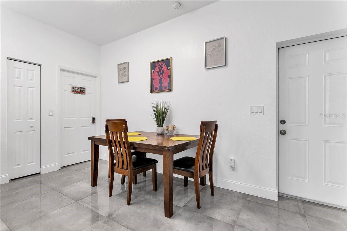 2402 W FIG ST — photo 33