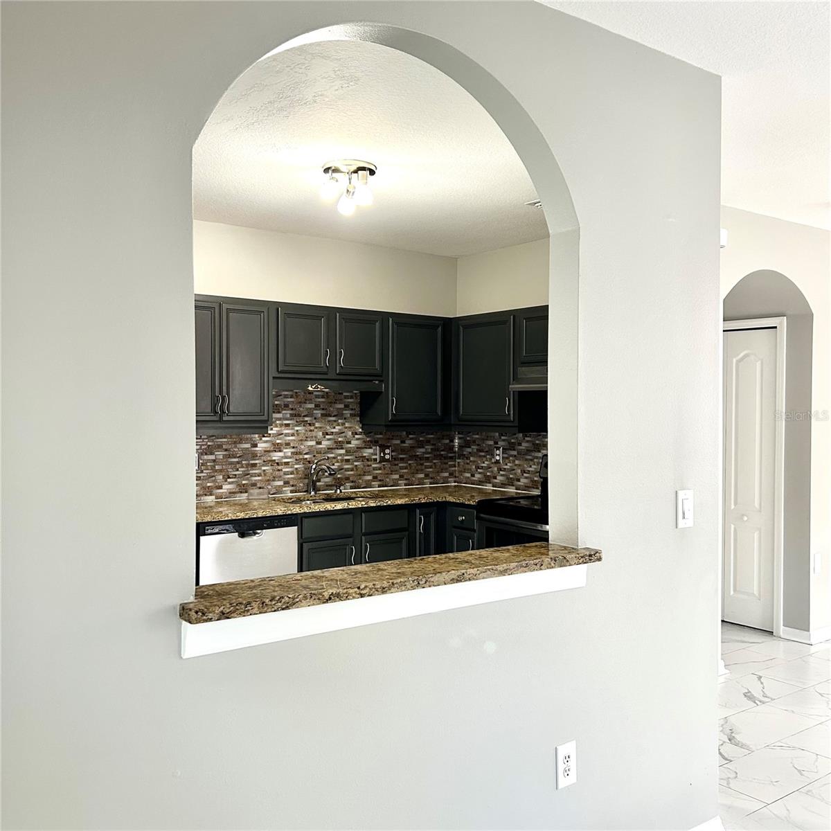 504 MAPLE POINTE DR — photo 8