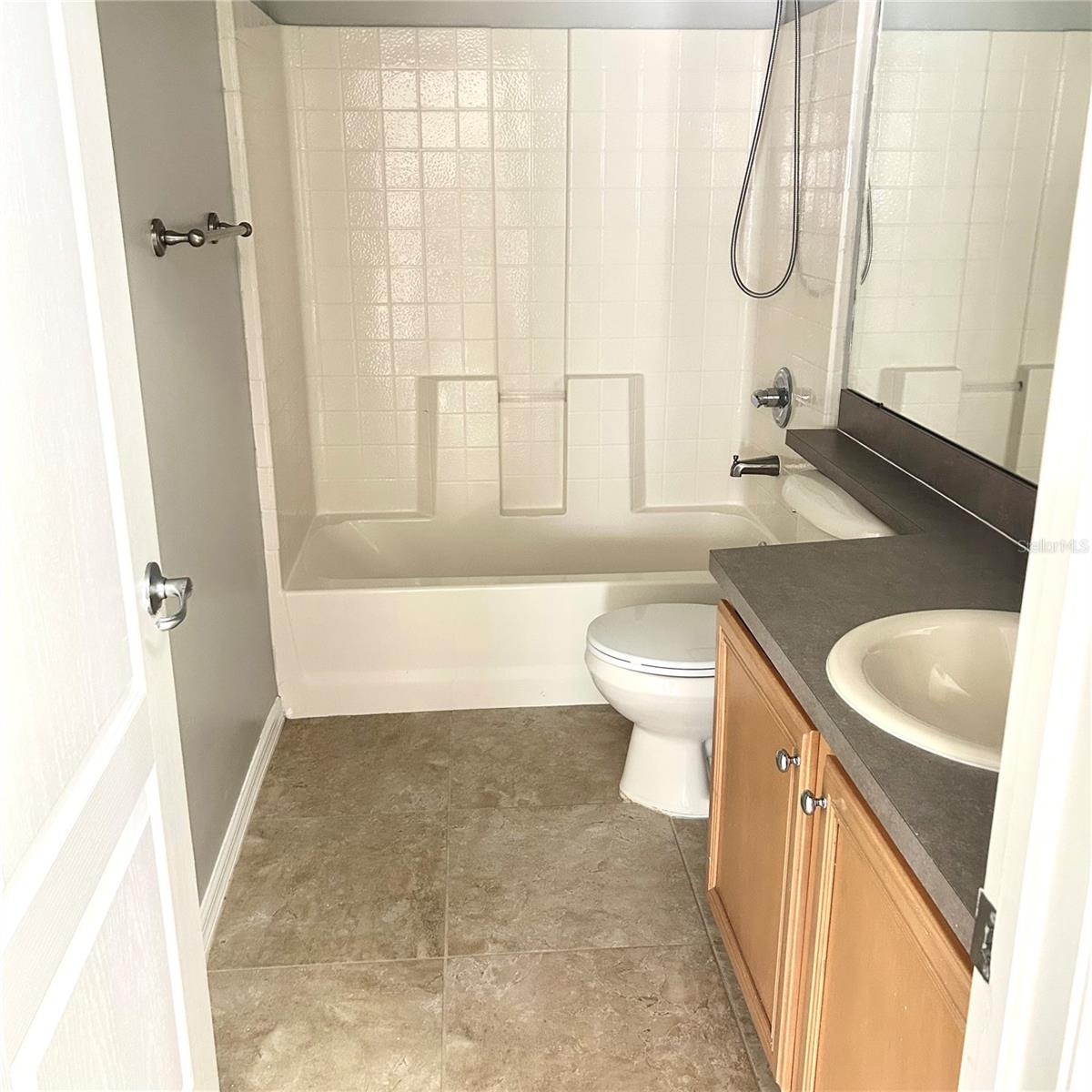 504 MAPLE POINTE DR — photo 28