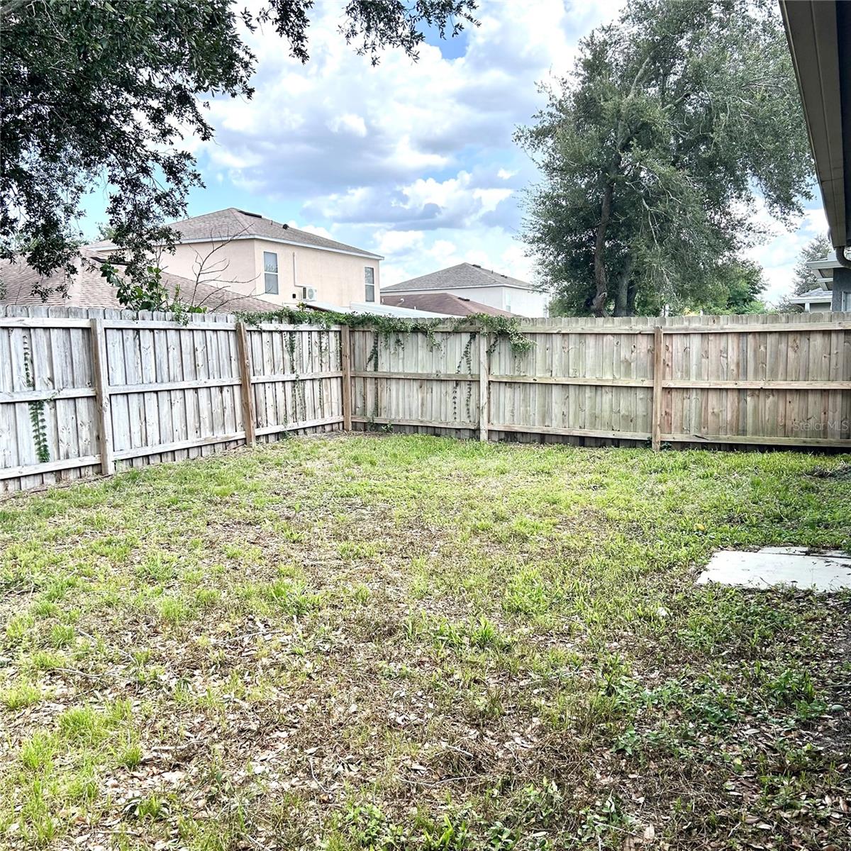 504 MAPLE POINTE DR — photo 38