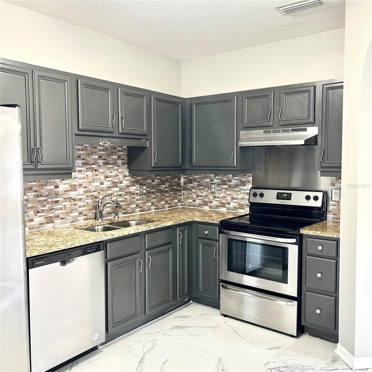 504 MAPLE POINTE DR — photo 10