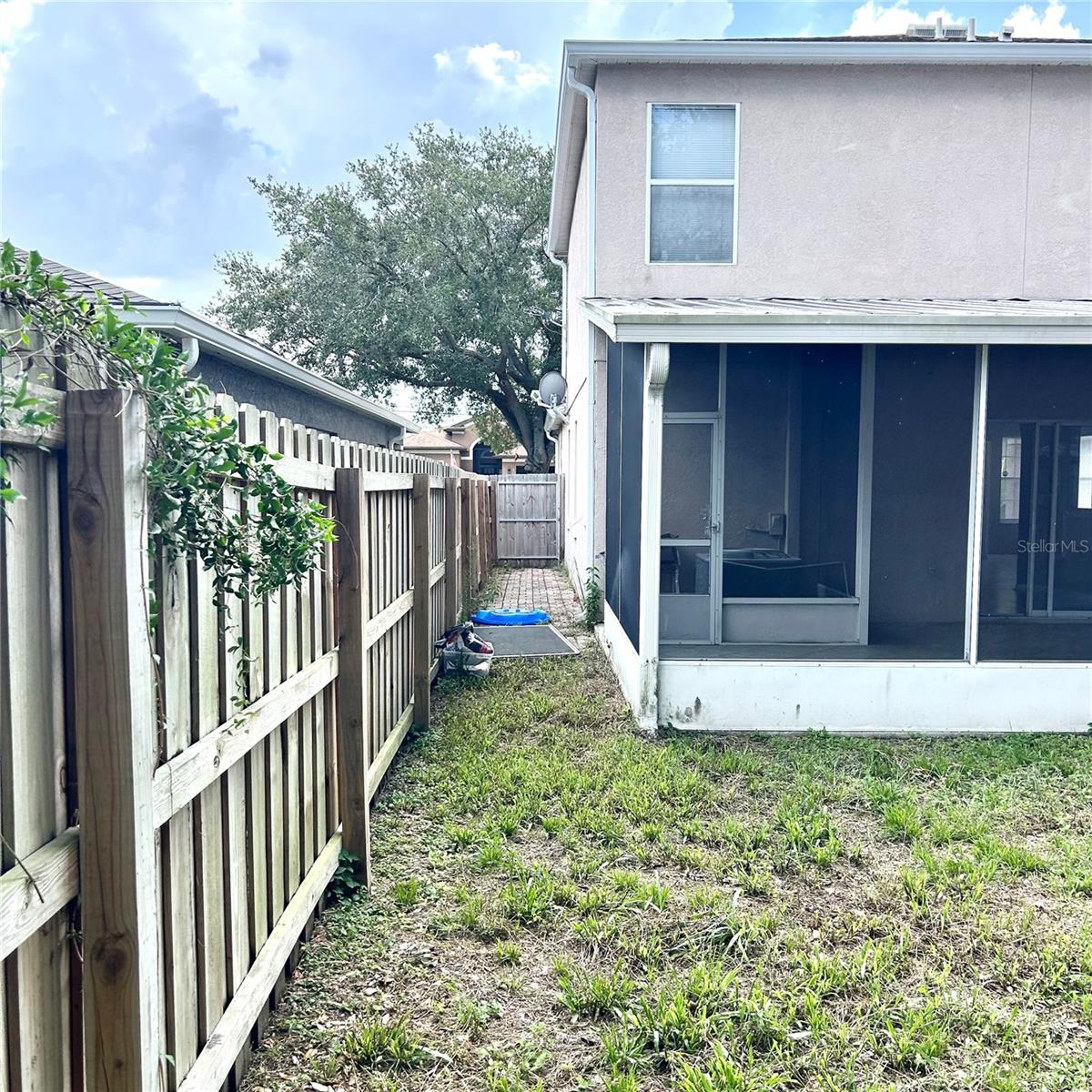 504 MAPLE POINTE DR — photo 40