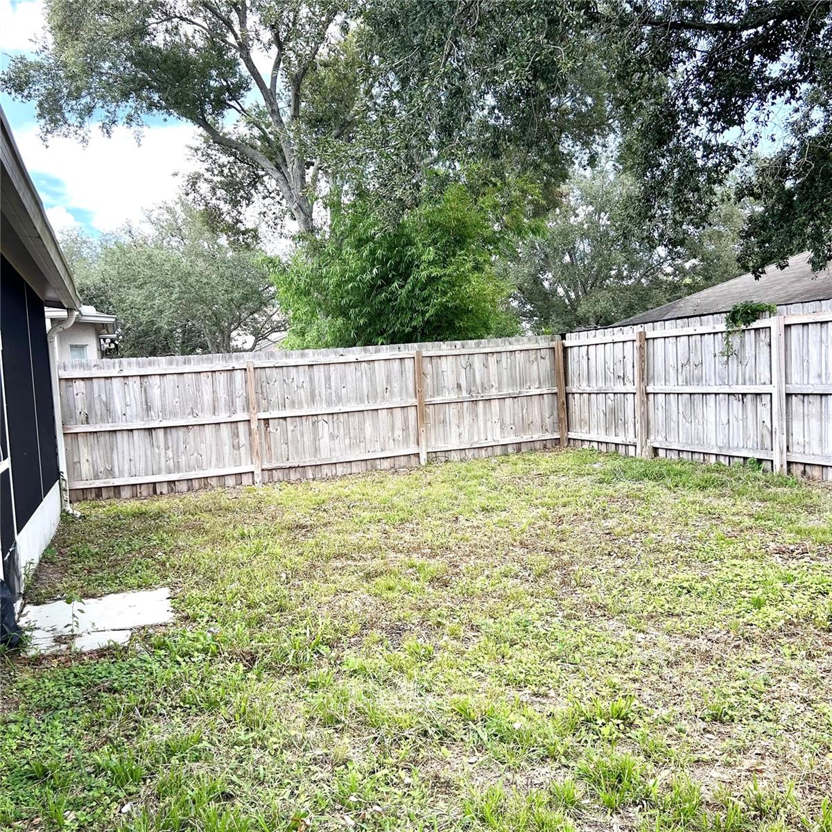 504 MAPLE POINTE DR — photo 39