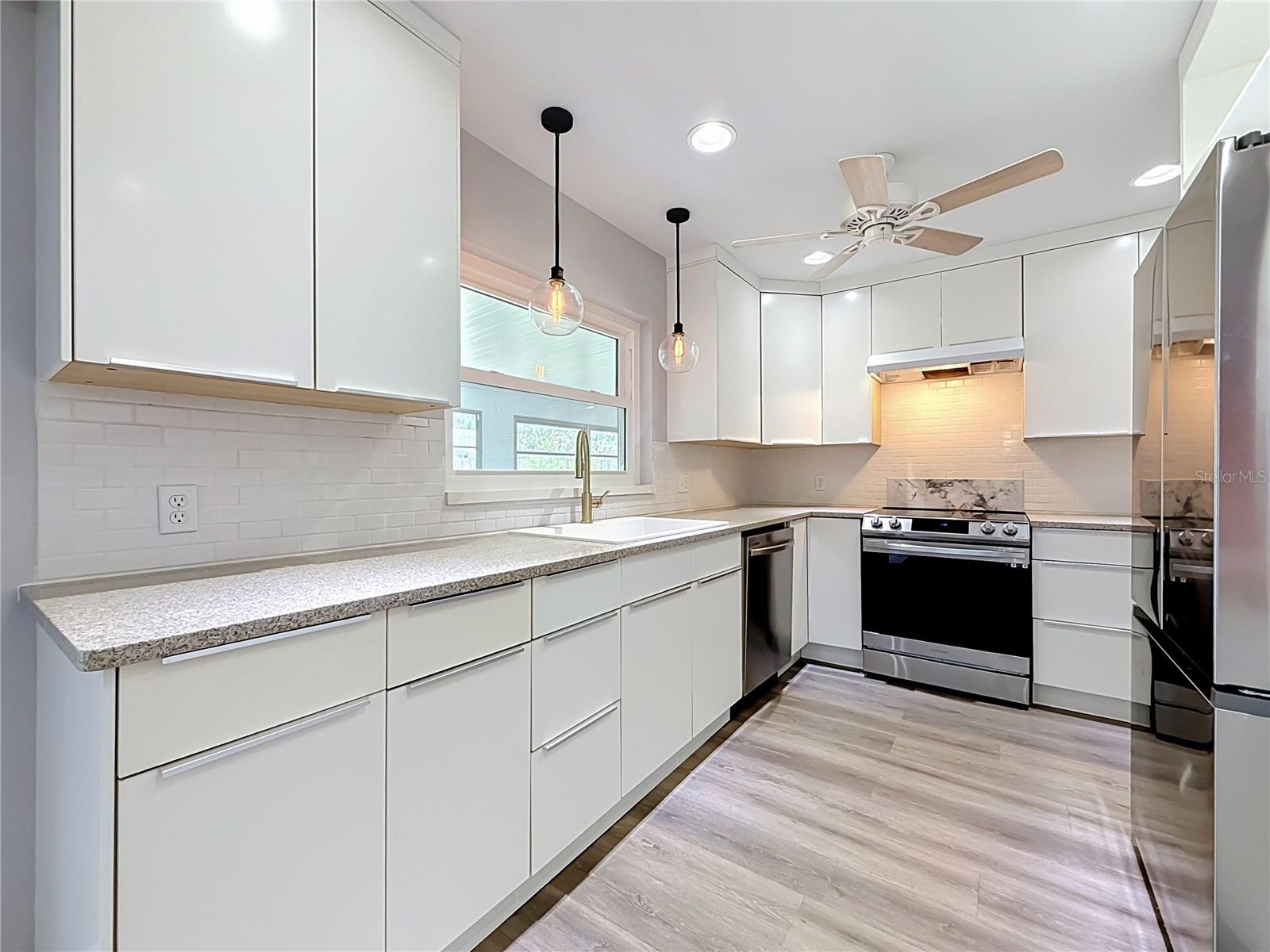 1405 OVERCASH DR — photo 12