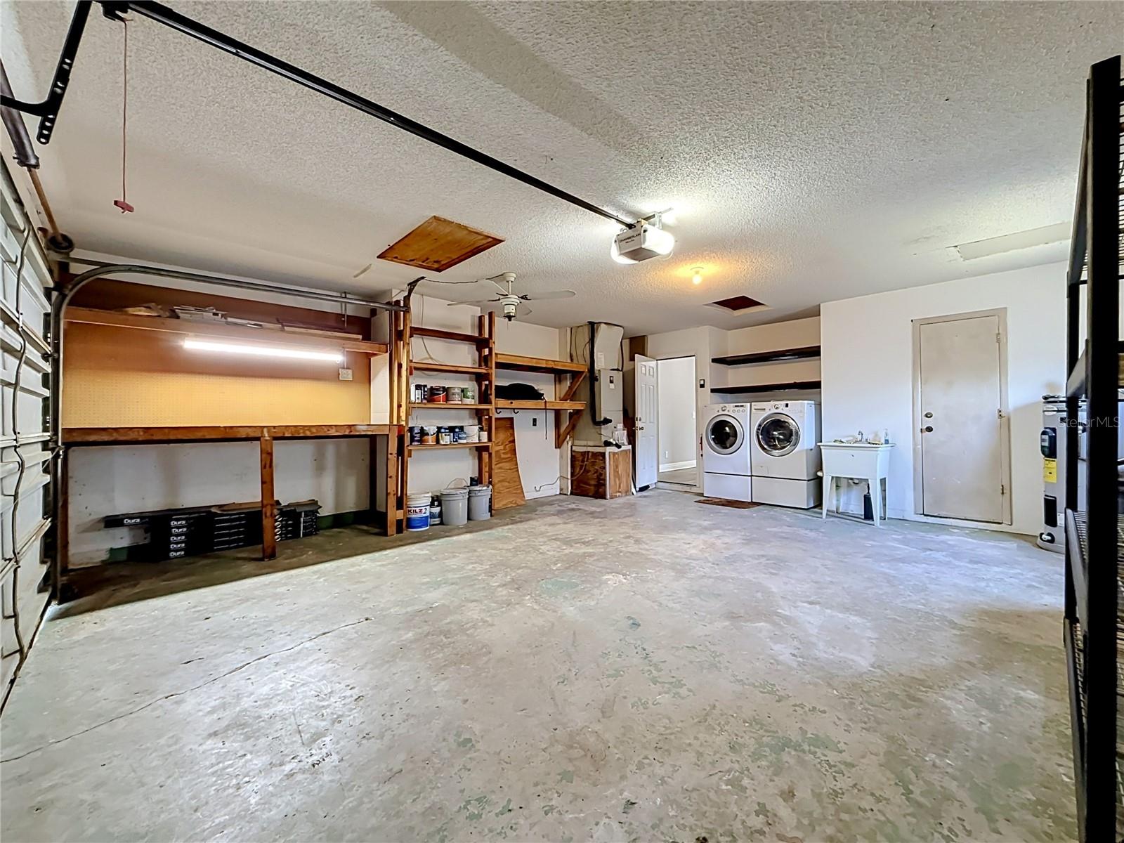 1405 OVERCASH DR — photo 32