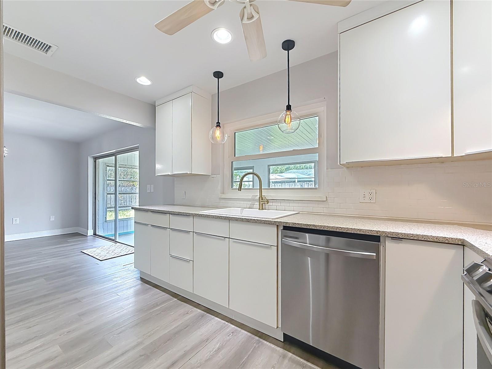 1405 OVERCASH DR — photo 14