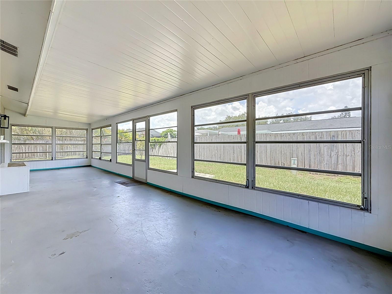 1405 OVERCASH DR — photo 31