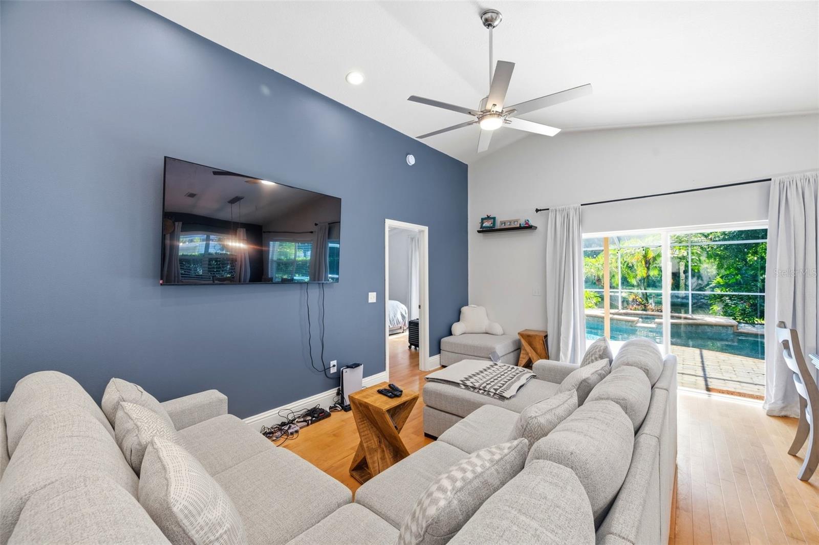 13108 ROYAL GEORGE AVE — photo 26