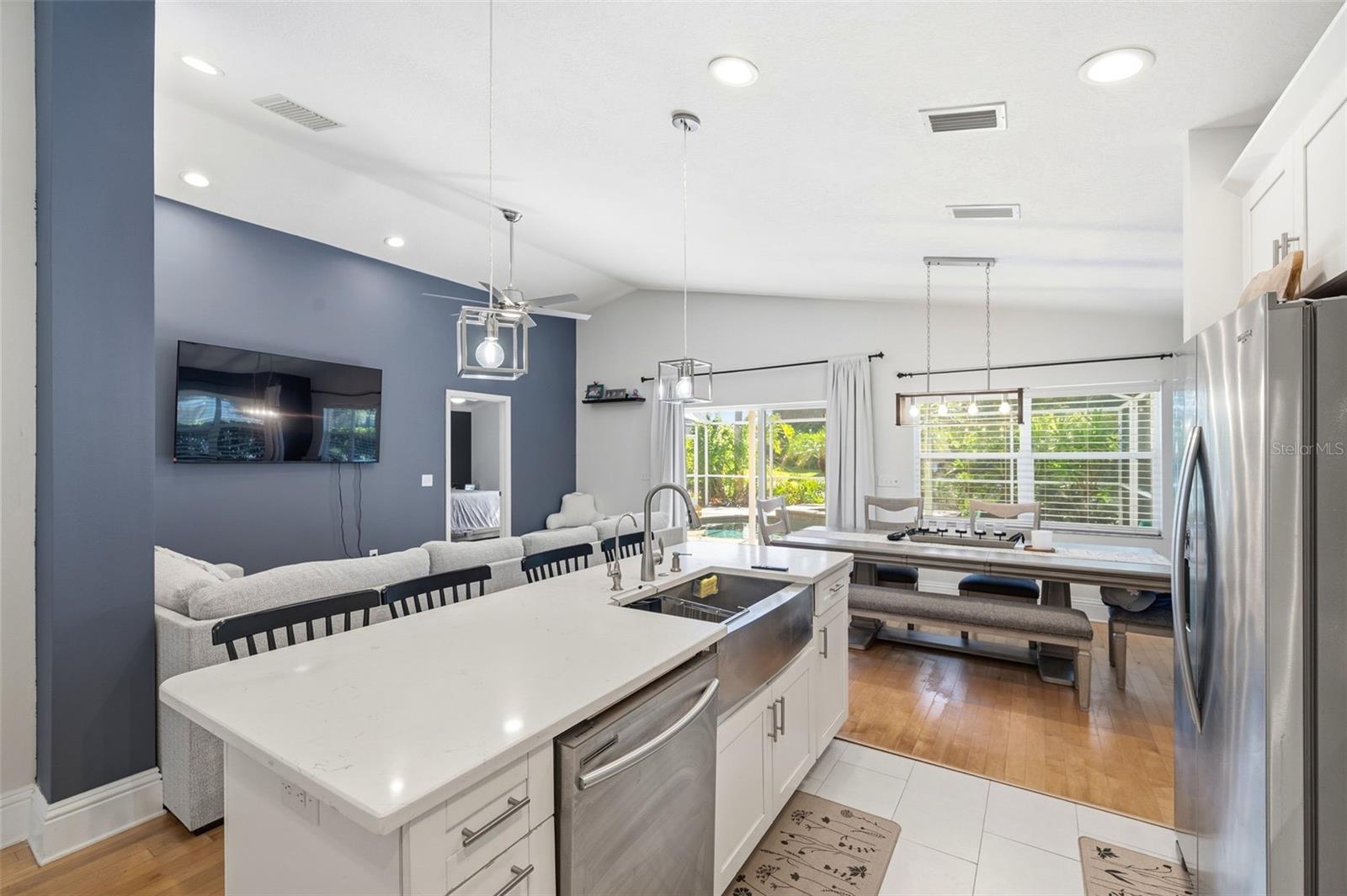 13108 ROYAL GEORGE AVE — photo 18