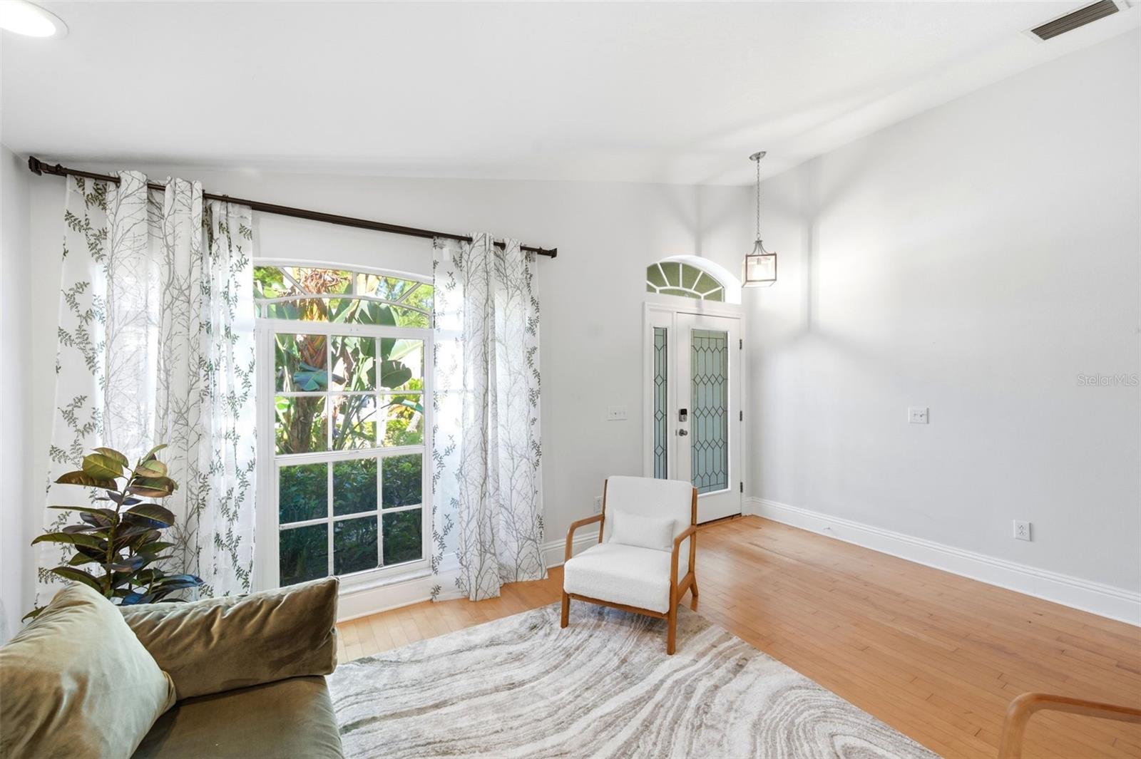 13108 ROYAL GEORGE AVE — photo 8