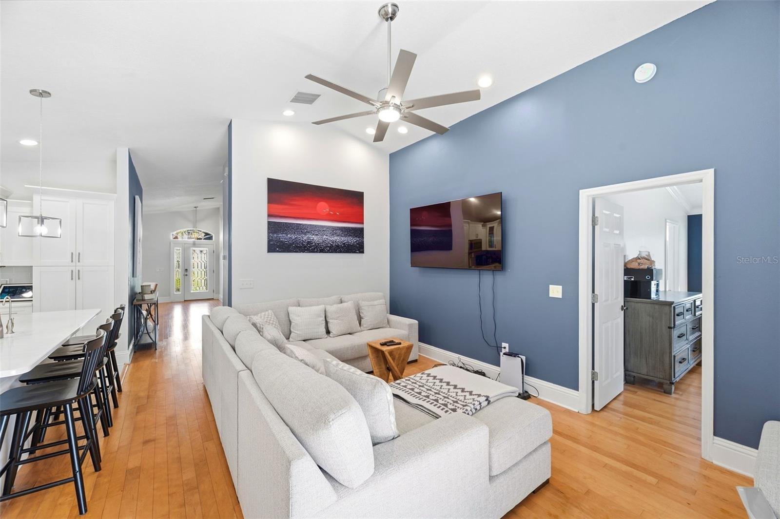 13108 ROYAL GEORGE AVE — photo 25
