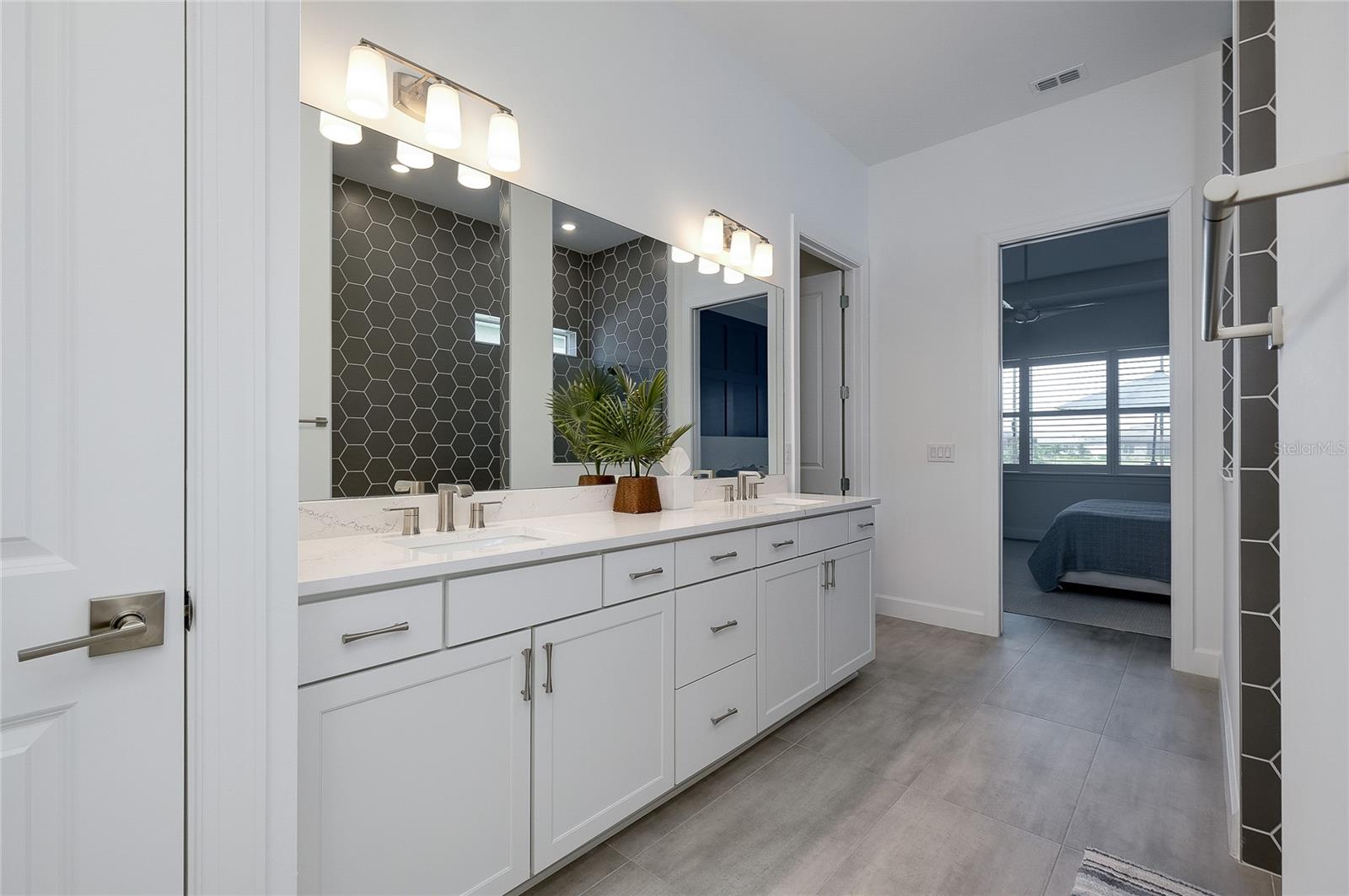 10105 BEACHWALK DR — photo 47