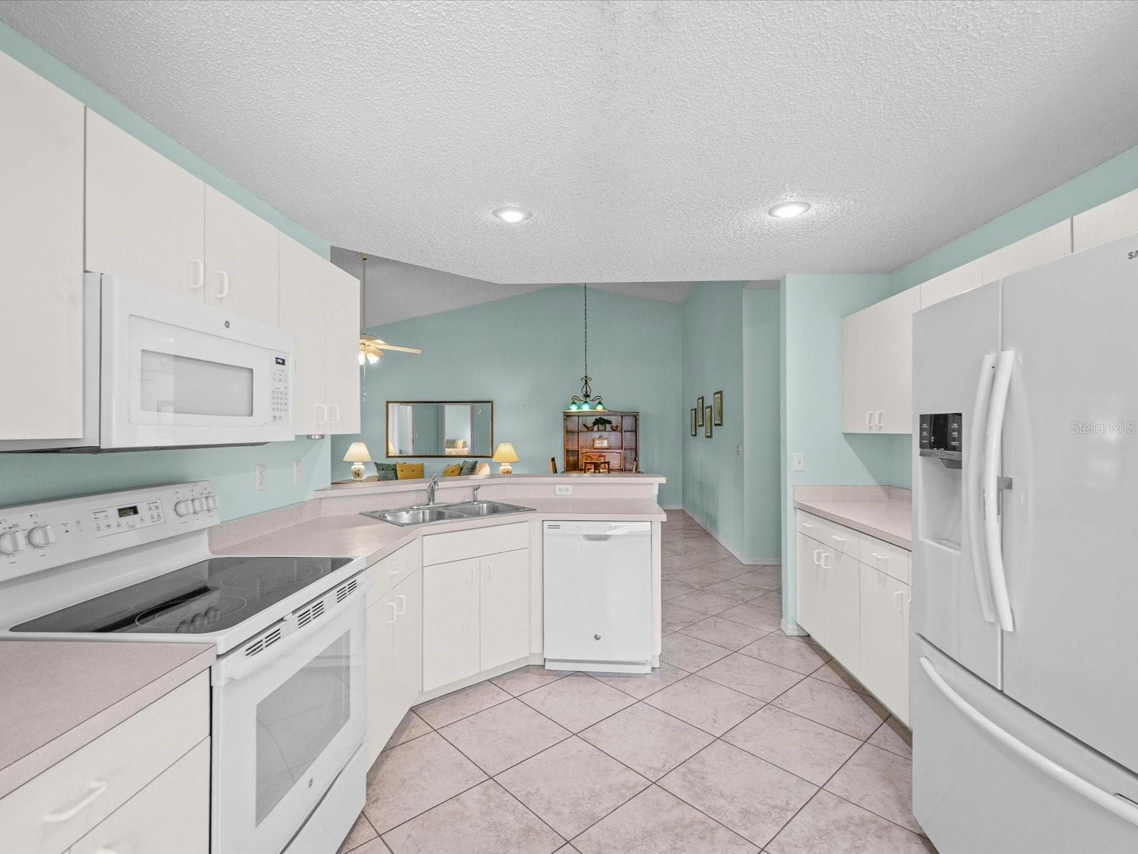 830 MCCALLISTER AVE — photo 6