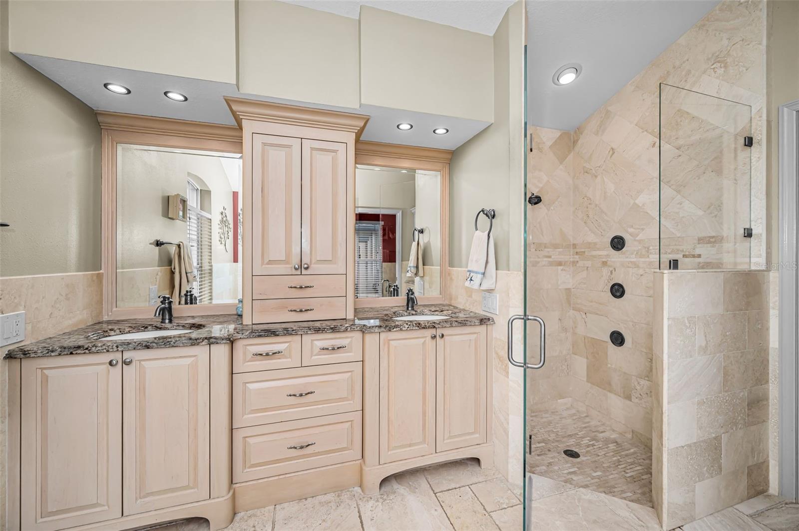 4084 LIGUSTRUM DR — photo 17