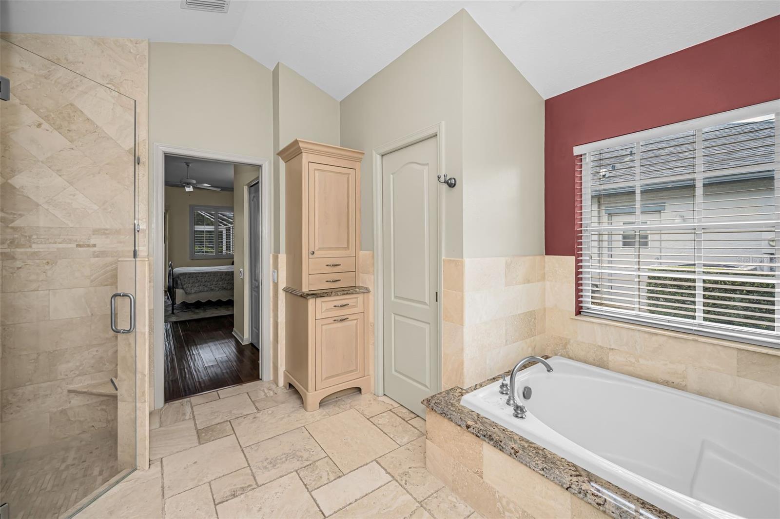 4084 LIGUSTRUM DR — photo 18