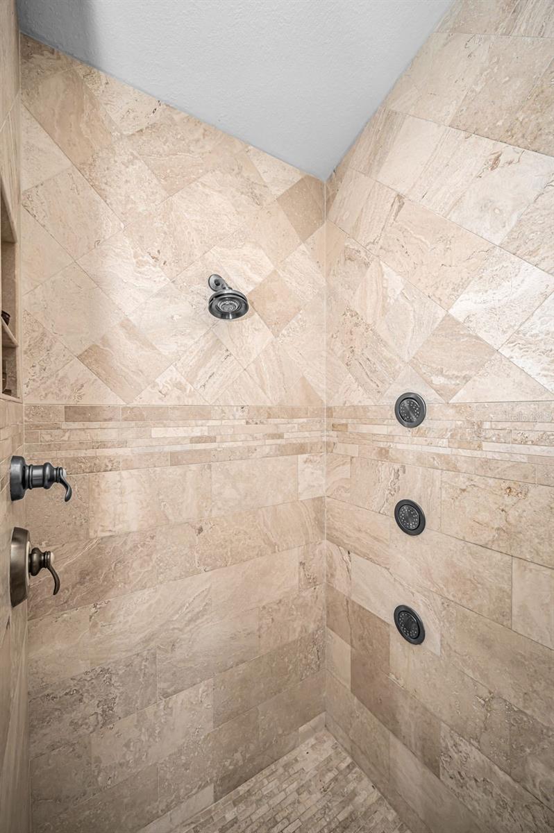 4084 LIGUSTRUM DR — photo 63