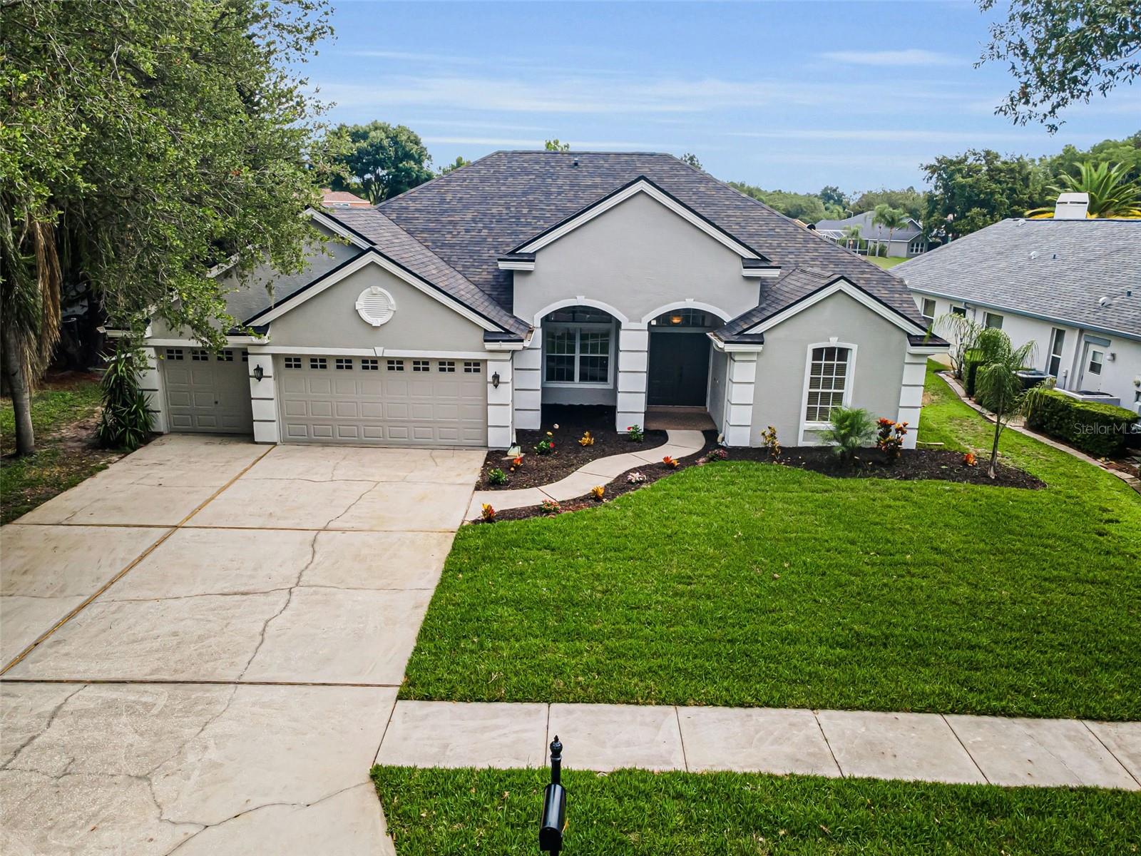 4084 LIGUSTRUM DR — photo 2