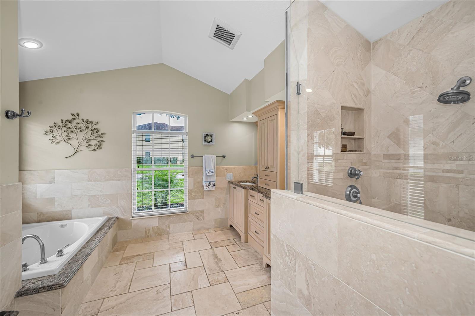 4084 LIGUSTRUM DR — photo 16