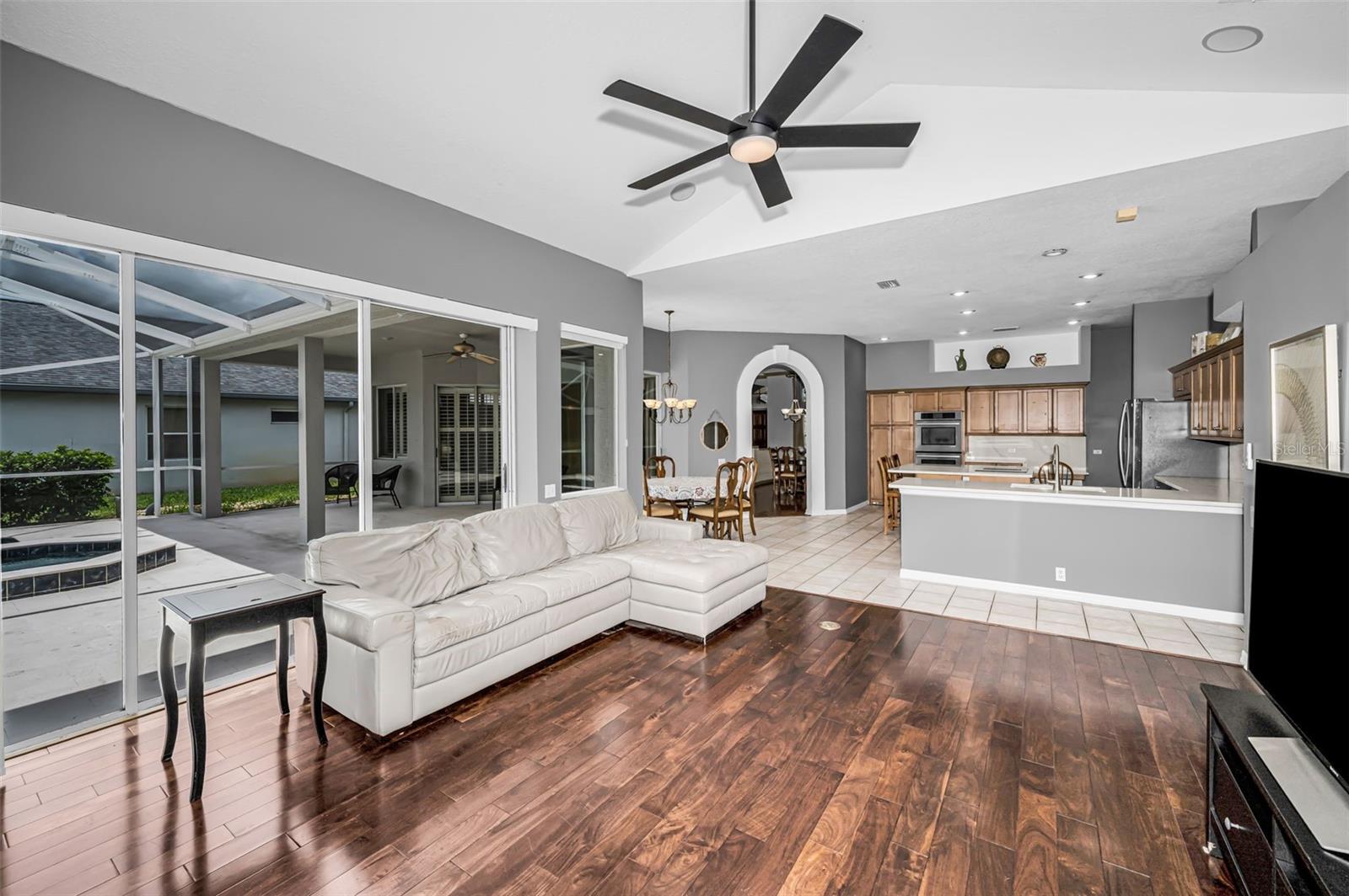 4084 LIGUSTRUM DR — photo 13