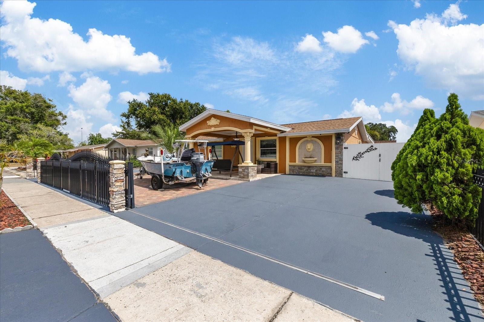 8318 DRYCREEK DR — photo 35