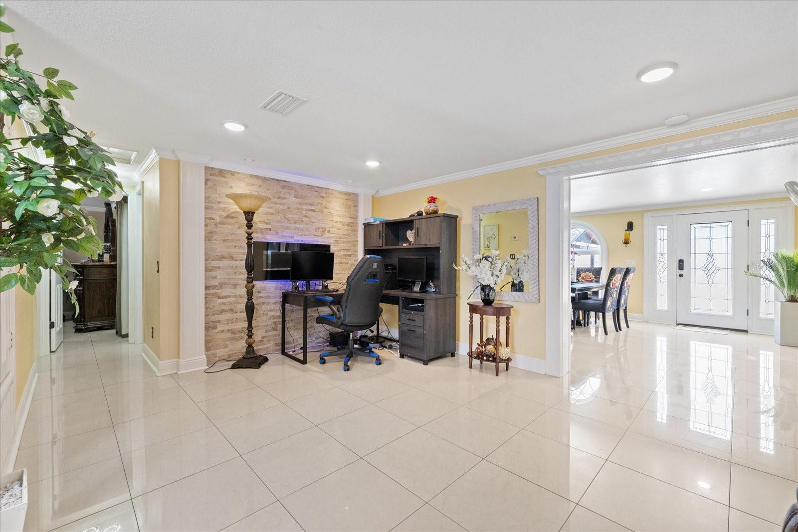 8318 DRYCREEK DR — photo 12