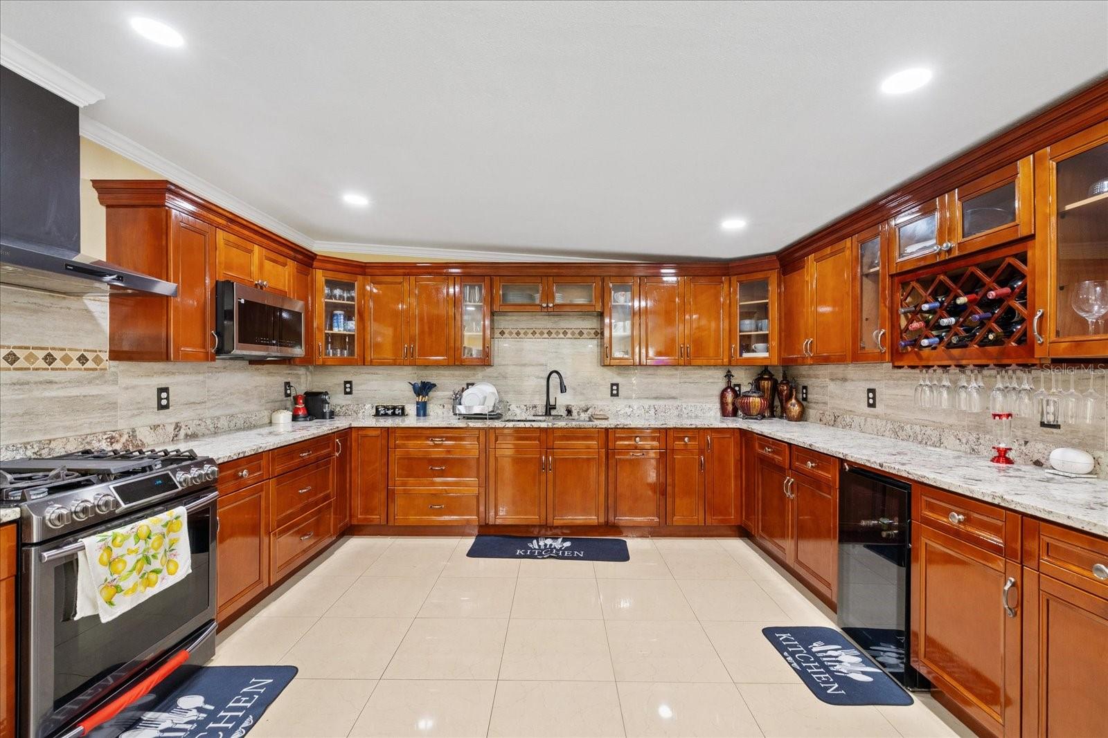 8318 DRYCREEK DR — photo 28